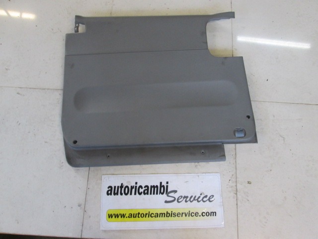 REVESTIM. PUERTA OEM N. 0K53C-68310BQ6 PIEZAS DE COCHES USADOS KIA CARNIVAL MK1 (1998 - 2006)DIESEL DESPLAZAMIENTO 29 ANOS 2003