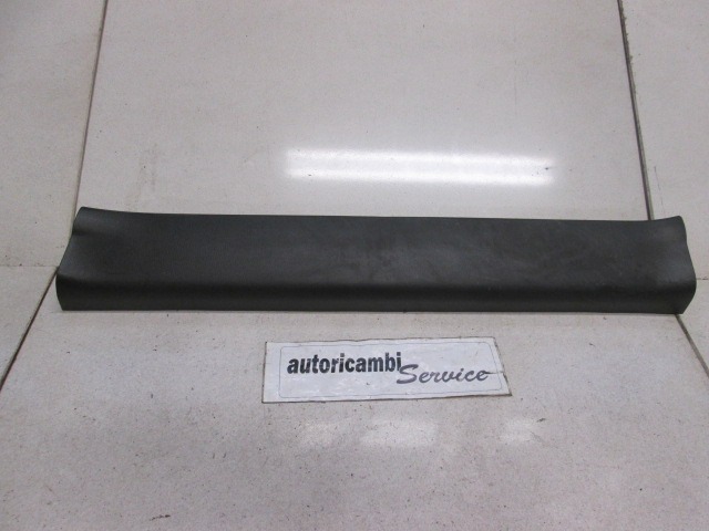 REVESIMENTO LATERAL ESPACIO INFERIOR OEM N. EG2168720 PIEZAS DE COCHES USADOS MAZDA CX-7 (2006 - 2012) DIESEL DESPLAZAMIENTO 22 ANOS 2010