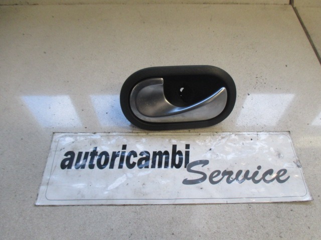 MANETA ABREPUERTA OEM N.  PIEZAS DE COCHES USADOS RENAULT SCENIC/GRAND SCENIC (2003 - 2009) DIESEL DESPLAZAMIENTO 19 ANOS 2003