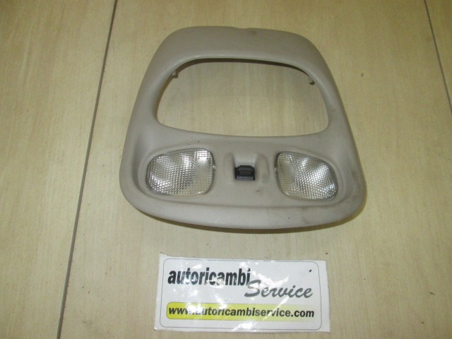 LUZ DE LECTURA INTERIOR DELANTERA OEM N. 820383 PIEZAS DE COCHES USADOS JEEP GRAND CHEROKEE (1999 - 04/2005) BENZINA/GPL DESPLAZAMIENTO 47 ANOS 2000