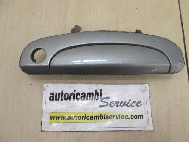 MANIJA DE LA PUERTA DELANTERA DERECHA OEM N. 826601C000CA PIEZAS DE COCHES USADOS HYUNDAI GETZ (2002 - 02/2006) DIESEL DESPLAZAMIENTO 15 ANOS 2005